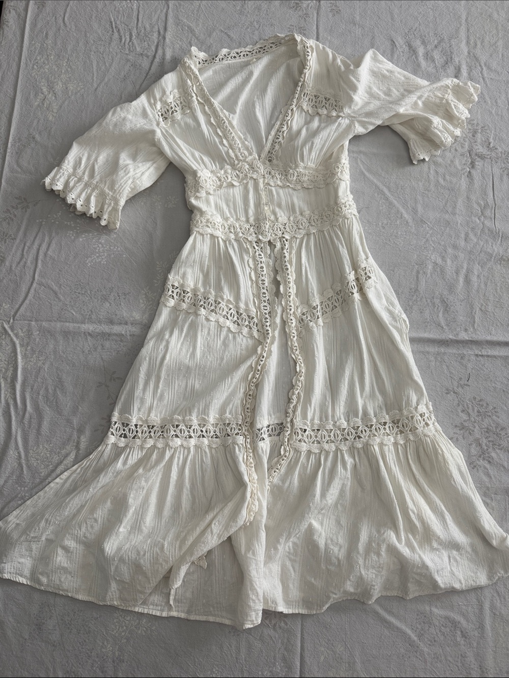 Romantic Lace-Trim Cream Maxi Dress with V-Neck
